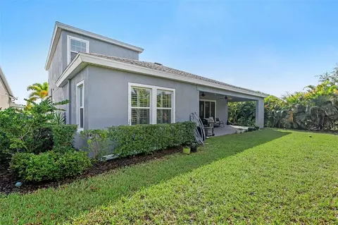 Exterior - 7612 Paradiso Dr, Apollo Beach, FL 33572 photo 6 of 10