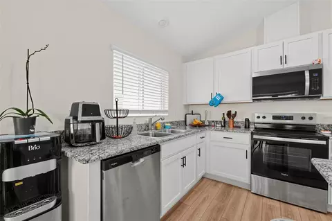 Kitchen - 11728 Firespike St, Riverview, FL 33578 photo 5 of 7