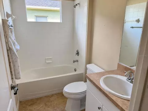 Bath - 11835 Crawford Parrish Ln, Parrish, FL 34219 photo 2 of 4
