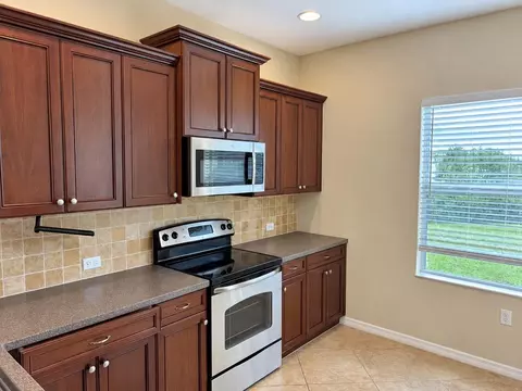 Kitchen - 11835 Crawford Parrish Ln, Parrish, FL 34219 photo 3 of 3