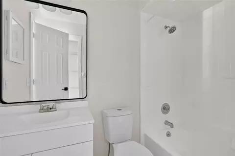 Bath - 4 Cove Ln, Eustis, FL 32726 photo 2 of 2