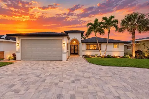 166 Bayside Dr, Clearwater Beach, FL 33767