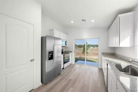 Kitchen - 13363 Tula Loop, Astatula, FL 34705 photo 3 of 3