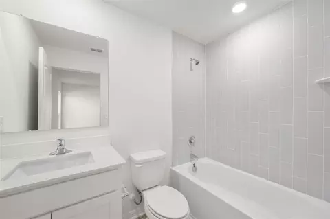 Bath - 13363 Tula Loop, Astatula, FL 34705 photo 1 of 2