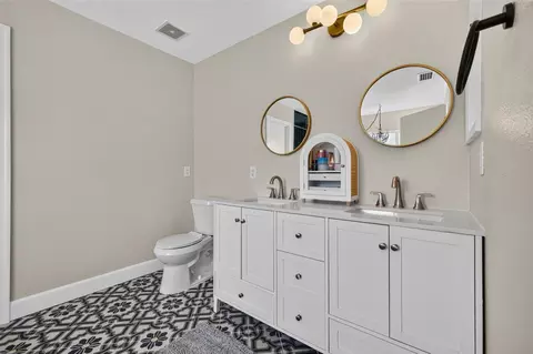 Bath - 10930 Subtle Trail Dr, Riverview, FL 33579 photo 2 of 7