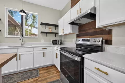 Kitchen - 10930 Subtle Trail Dr, Riverview, FL 33579 photo 5 of 8