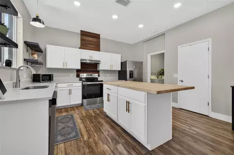Kitchen - 10930 Subtle Trail Dr, Riverview, FL 33579 photo 4 of 8