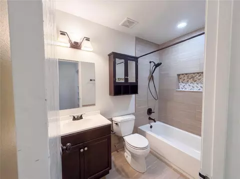 Bath - 3043 Cloudcroft Ave, Spring Hill, FL 34609 photo 5 of 5