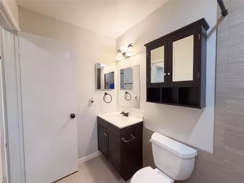 Bath - 3043 Cloudcroft Ave, Spring Hill, FL 34609 photo 4 of 5