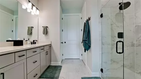 Bath - 10511 Spring Tide Way, Parrish, FL 34219 photo 2 of 4