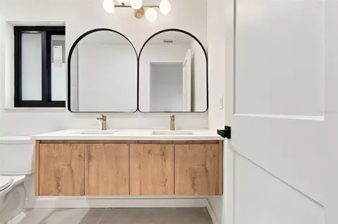 Bath - 3671 Pine Rd, Venice, FL 34293 photo 1 of 5