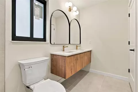 Bath - 3671 Pine Rd, Venice, FL 34293 photo 3 of 5