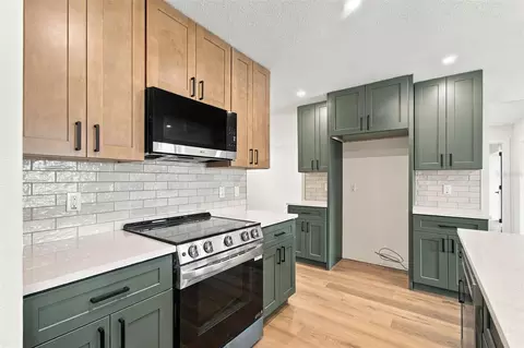 Kitchen - 3671 Pine Rd, Venice, FL 34293 photo 7 of 7