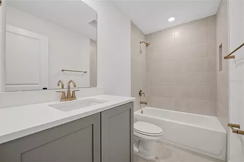 Bath - 30161 Emerald Forest Dr, Mount Dora, FL 32757 photo 3 of 5