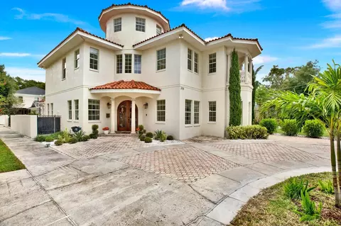 2721 N Royal Ct, Tampa, FL 33602