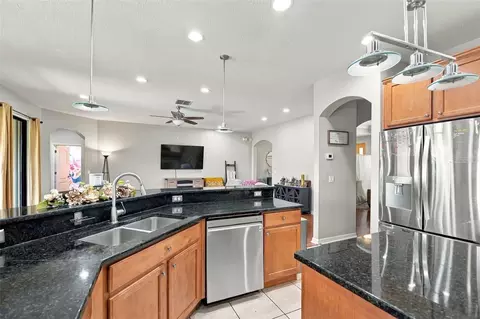 Kitchen - 9808 Carr Rd, Riverview, FL 33569 photo 4 of 4