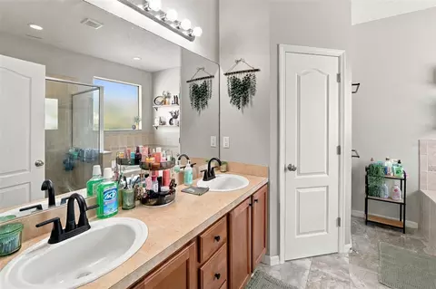 Bath - 9808 Carr Rd, Riverview, FL 33569 photo 1 of 5