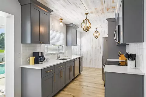 Kitchen - 235 Overbrook Dr E, Largo, FL 33770 photo 4 of 5