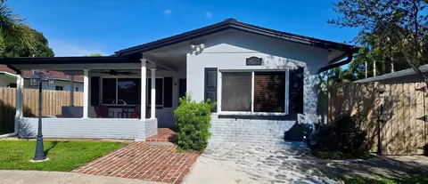 5527 Commonwealth Ave N, Saint Petersburg, FL 33703