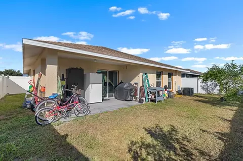 Exterior - 1132 Shared Passion St, Ruskin, FL 33570 photo 2 of 3