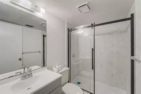 Bath - 175 E Hartford St #5A, Hernando, FL 34442 photo 1 of 2