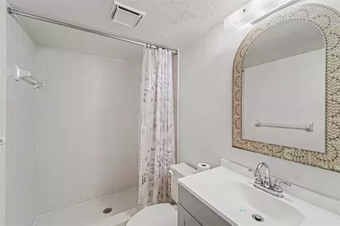 Bath - 175 E Hartford St #5A, Hernando, FL 34442 photo 2 of 2