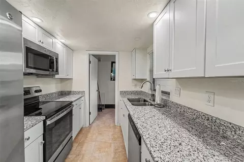 Kitchen - 175 E Hartford St #5A, Hernando, FL 34442 photo 1 of 2