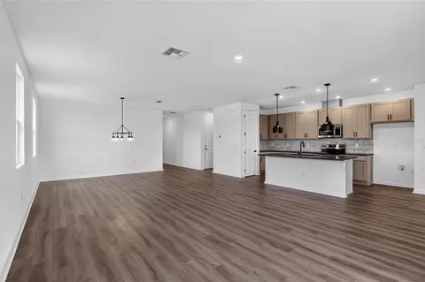 Living - 30134 Emerald Forest Dr, Mount Dora, FL 32757 photo 1 of 4
