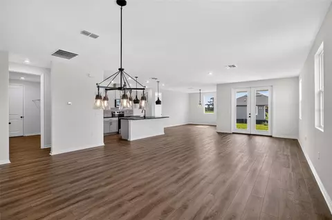 Living - 30134 Emerald Forest Dr, Mount Dora, FL 32757 photo 4 of 4
