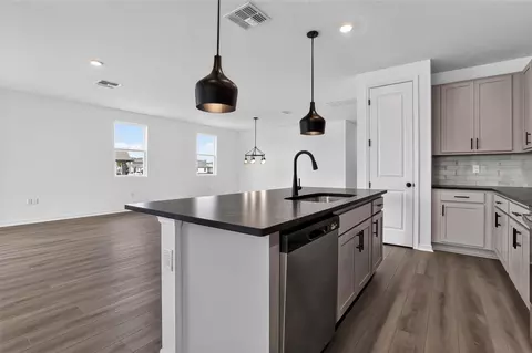 Kitchen - 30134 Emerald Forest Dr, Mount Dora, FL 32757 photo 4 of 4