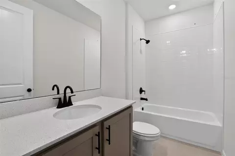 Bath - 30134 Emerald Forest Dr, Mount Dora, FL 32757 photo 1 of 2