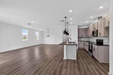 Living - 30134 Emerald Forest Dr, Mount Dora, FL 32757 photo 3 of 4