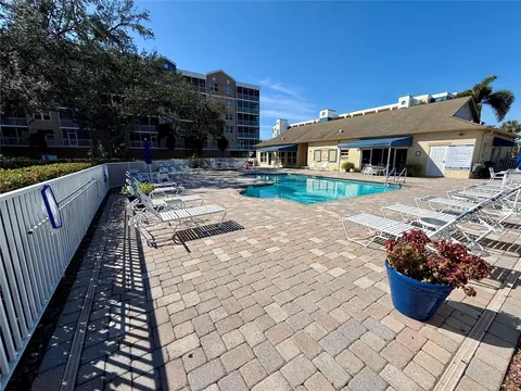 960 Starkey Rd #10501, Largo, FL 33771
