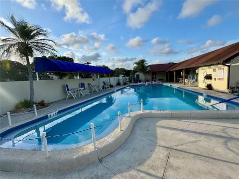 Exterior - 1100 E Bay Dr #82, Largo, FL 33770 photo 2 of 4