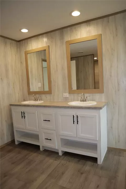 Bath - 6443 Finance Ave, Weeki Wachee, FL 34607 photo 2 of 5
