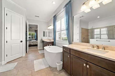 Bath - 14245 Skipping Stone Loop, Parrish, FL 34219 photo 2 of 8