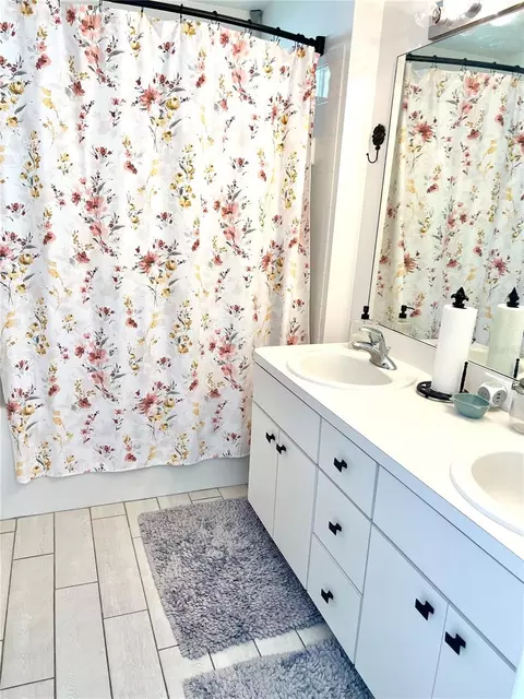 Bath - 32215 Fish Hook Loop, Wesley Chapel, FL 33545 photo 2 of 3