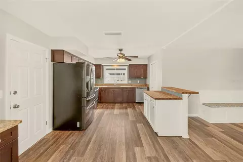 Kitchen - 809 Jacaranda Dr, Largo, FL 33770 photo 2 of 5