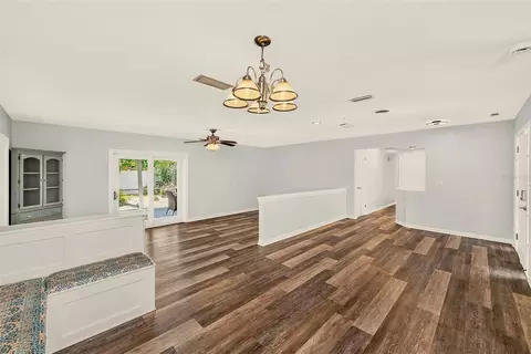 Living - 809 Jacaranda Dr, Largo, FL 33770 photo 2 of 7