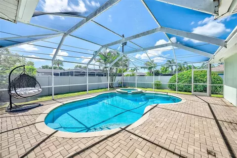 Exterior - 809 Jacaranda Dr, Largo, FL 33770 photo 2 of 15