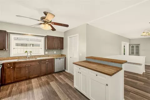 Kitchen - 809 Jacaranda Dr, Largo, FL 33770 photo 3 of 5