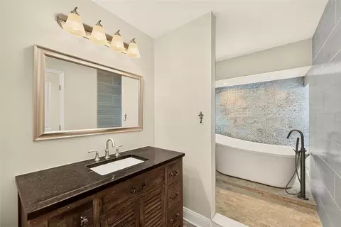 Bath - 809 Jacaranda Dr, Largo, FL 33770 photo 4 of 5