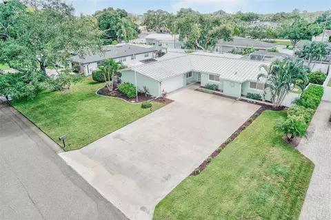 View/Area - 809 Jacaranda Dr, Largo, FL 33770 photo 3 of 10