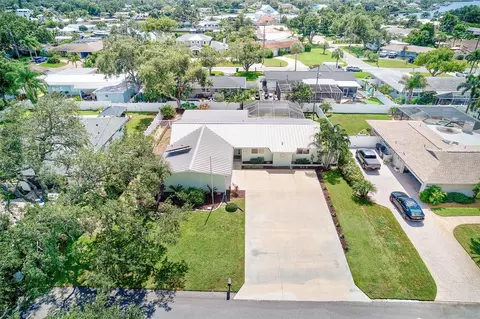 View/Area - 809 Jacaranda Dr, Largo, FL 33770 photo 4 of 10