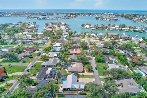 View/Area - 809 Jacaranda Dr, Largo, FL 33770 photo 7 of 10