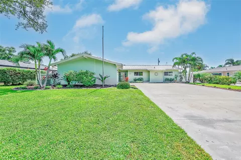 Exterior - 809 Jacaranda Dr, Largo, FL 33770 photo 4 of 15