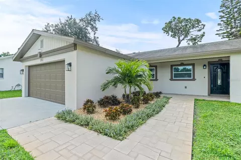 7892 Sundown Dr N, Saint Petersburg, FL 33709