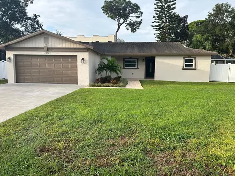 7892 Sundown Dr N, Saint Petersburg, FL 33709