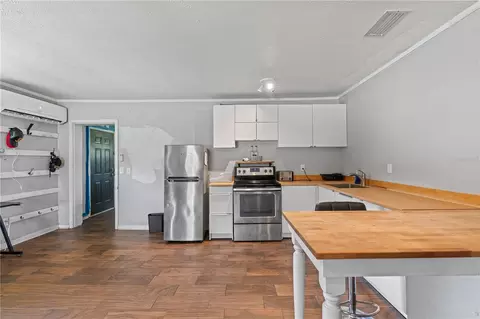 Kitchen - 5217 Peach Ave, Seffner, FL 33584 photo 3 of 3