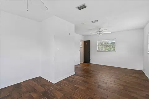 Bedroom - 5217 Peach Ave, Seffner, FL 33584 photo 3 of 4